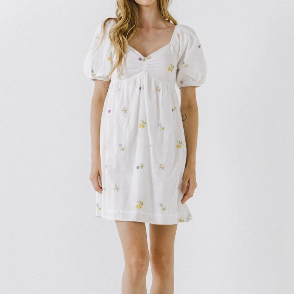 Well taken care of. Cute puff sleeves. Priced well bc it has been used.